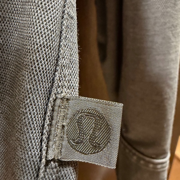 Men's Lululemon Commission Button Down Shirt. - Picture 2 of 3